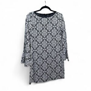 Tiana B. Textured Elegant Long Sleeve  Dress. Size 4